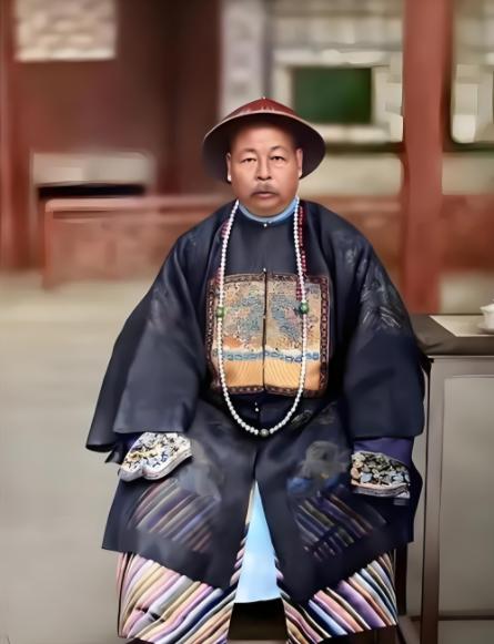 一县令设宴款待左宗棠，只有一盘花生米，左宗棠吃后却下令：此人品行不端，革职查办！