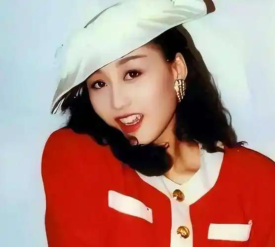 梅艳芳羞辱周润发、暴打曾志伟霸凌成龙示爱赌王追求，明明是50年一遇的美人，却愣是