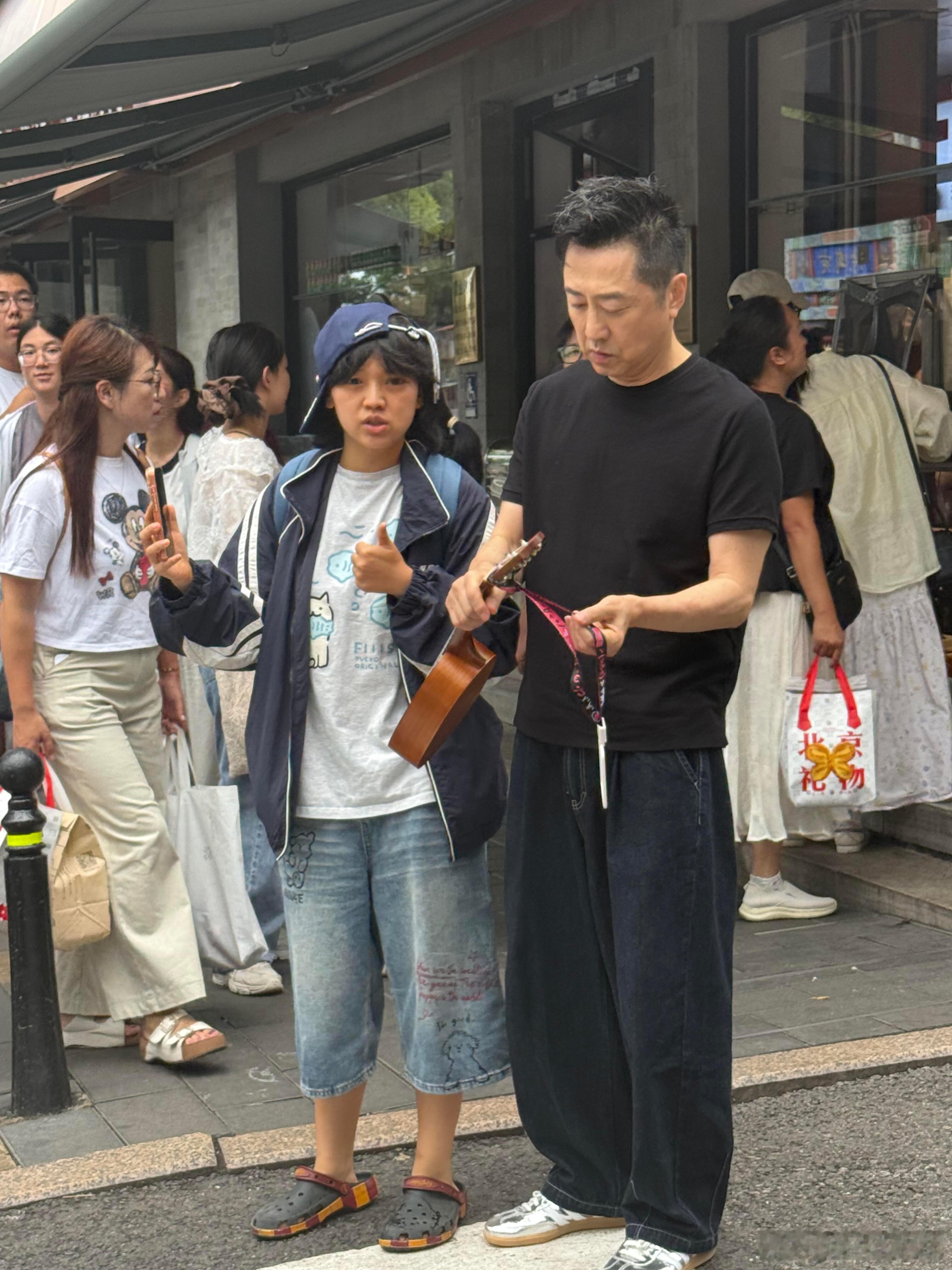 08/26，在雍和宫附近偶遇庾澄庆和拉宏​​​