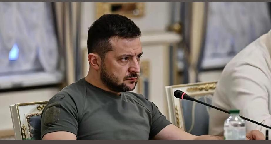 俄罗斯未能快速击败乌克兰，核心是战略误判、战术僵化与外部干预的三重叠加。首先是情