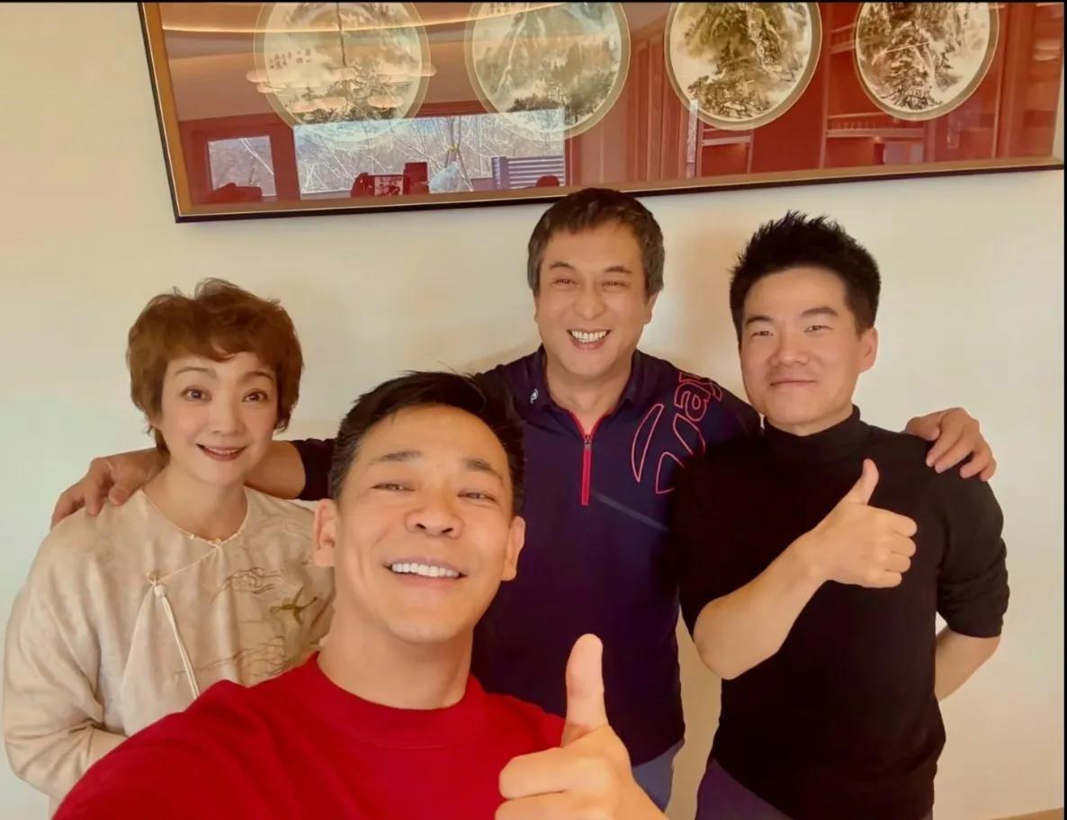 张嘉益和孙浩是陕西籍的真兄弟，俩人的交情在圈里格外难得，二十多年一路互相帮衬，早