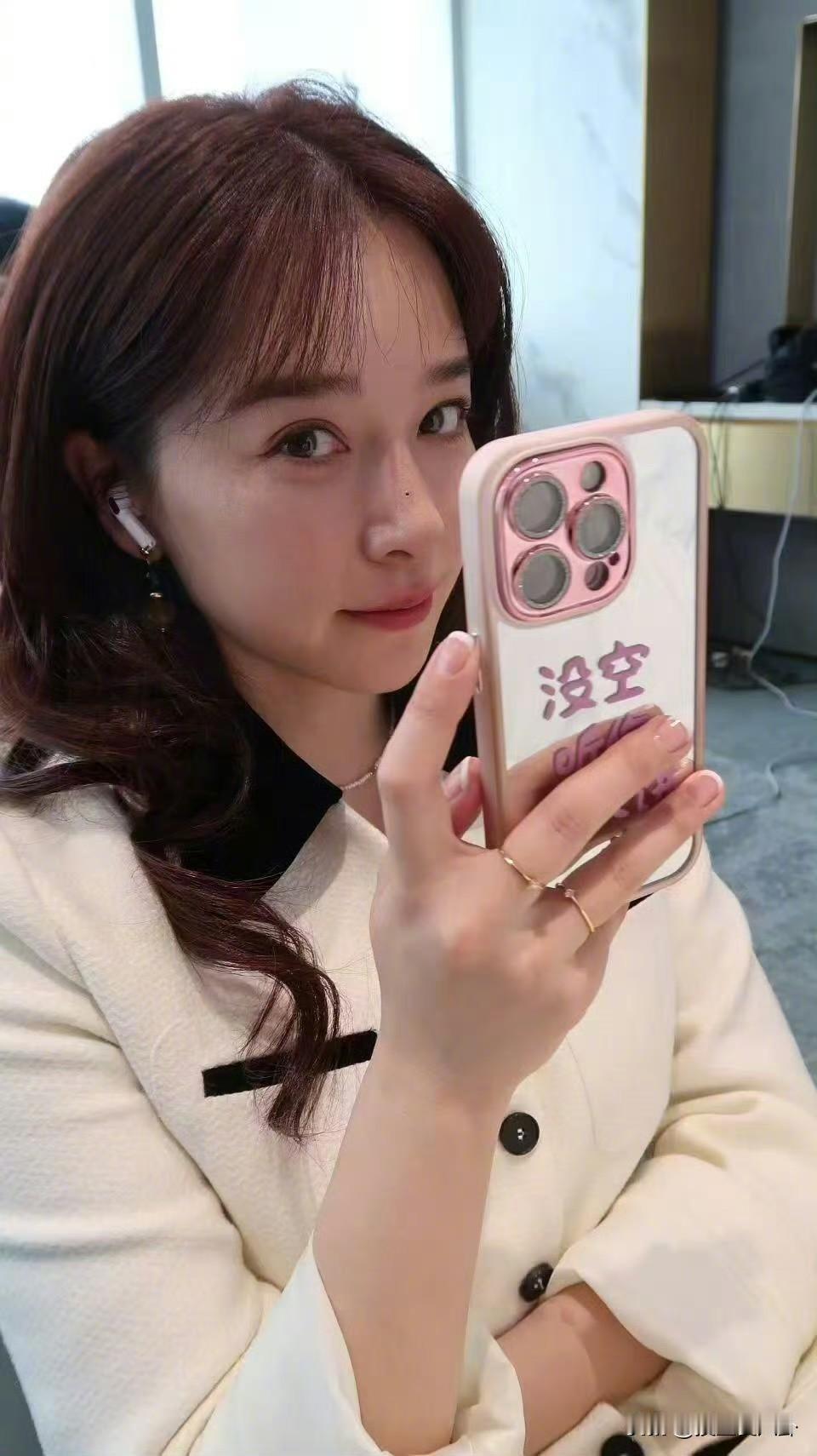 阚清子越是表现地云淡风轻就越是心疼她孩子舆论风波后，阚清子首次营业，连发五条