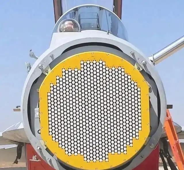 在国外军事网站上，美国人的分析还是挺准确的，他们说，无论你的飞机多么落后，只要装