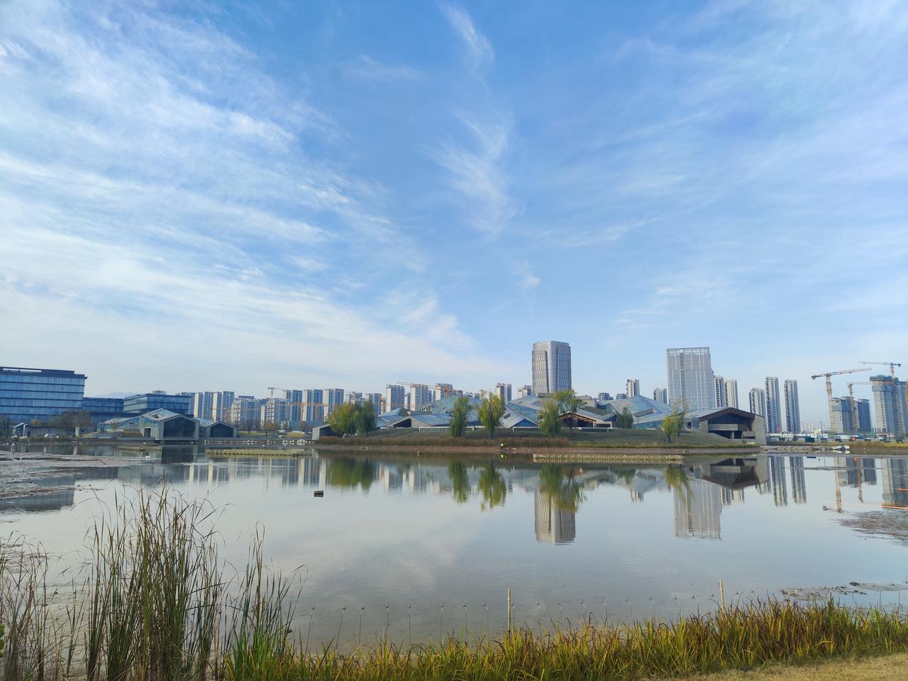 刚刚，为广大网友“考察”了西安高新三期，我愿称之为西安发展最迅速的区域，未来西安