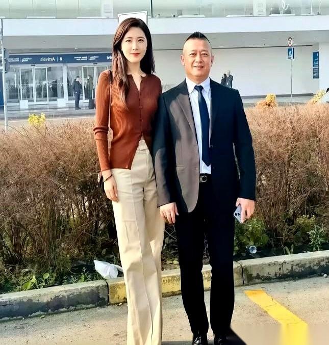 中戏96级，章子怡、刘烨那个神仙班里，公认长得最绝的校花。老天爷追着喂饭吃的顶