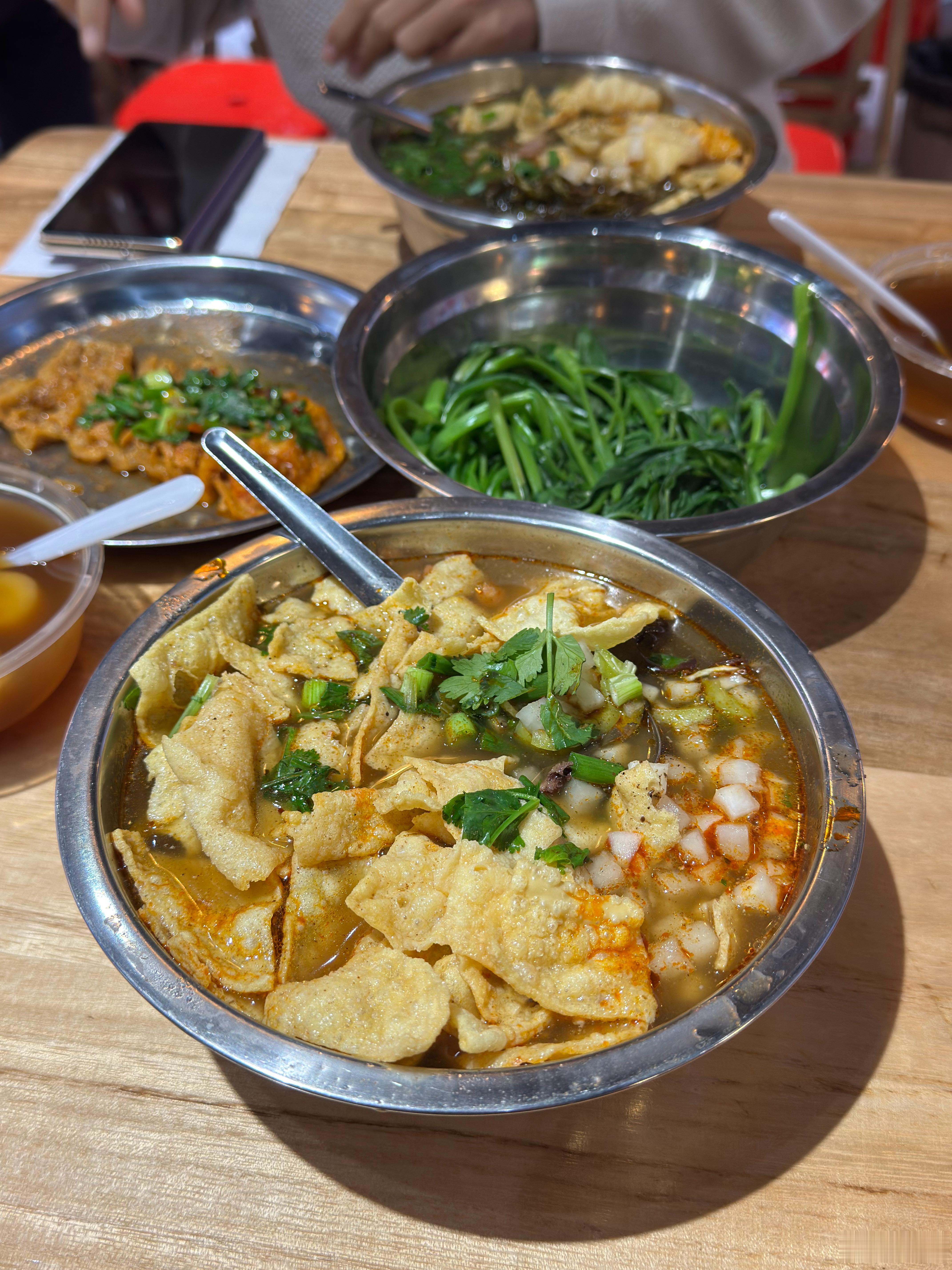 吃螺蛳粉必须多加空心菜跟腐竹，谁支持谁反对！？─=≡Σ(((つ•̀ω•́)つ