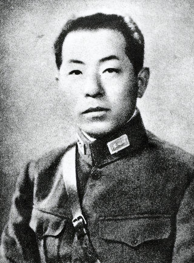 1925年，郭松龄倒戈反奉，张学良愁得整夜睡不着觉，突然想起杨宇霆送给自己解乏的
