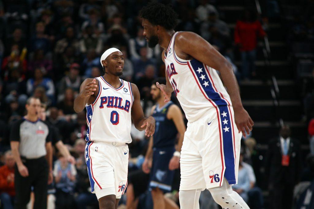 据多位联盟消息人士向《TheAthletic》透露，费城76人部分球员曾在4月