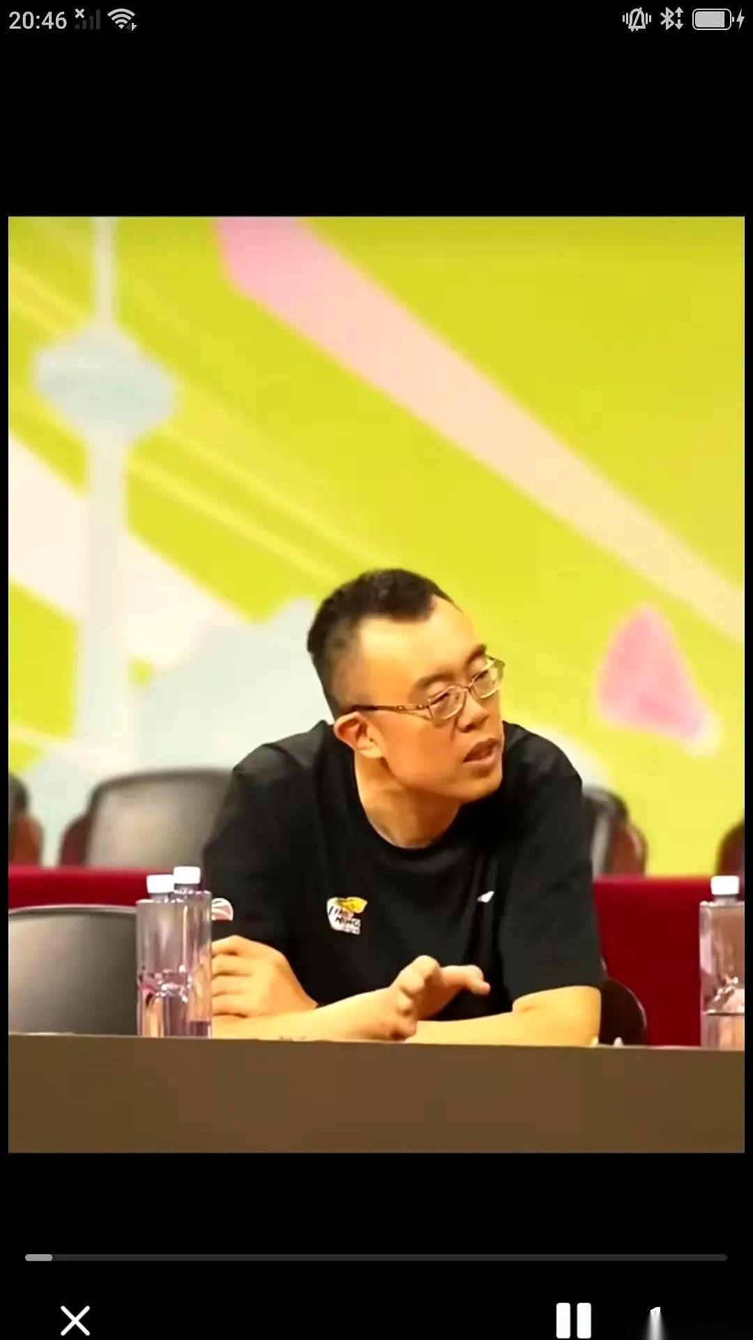 脱下球衣才没多久，老将韩德君就换上西装，直接接下了辽篮副总经理的位子。椅子还没