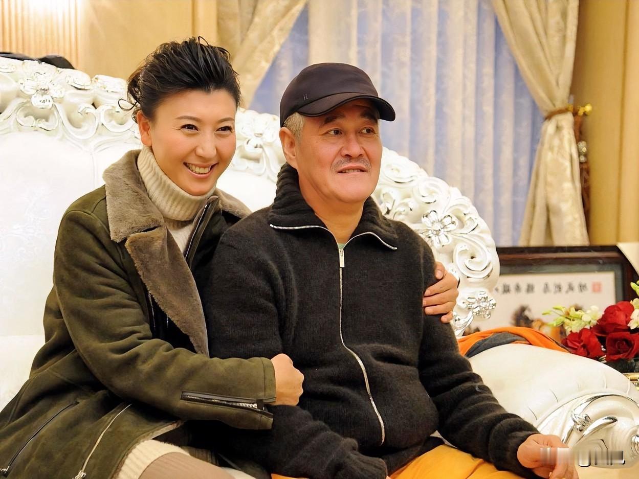 闫学晶糊涂啊！她在北京东四环成熟社区拥有一套178平的大平层，该区域二手房均