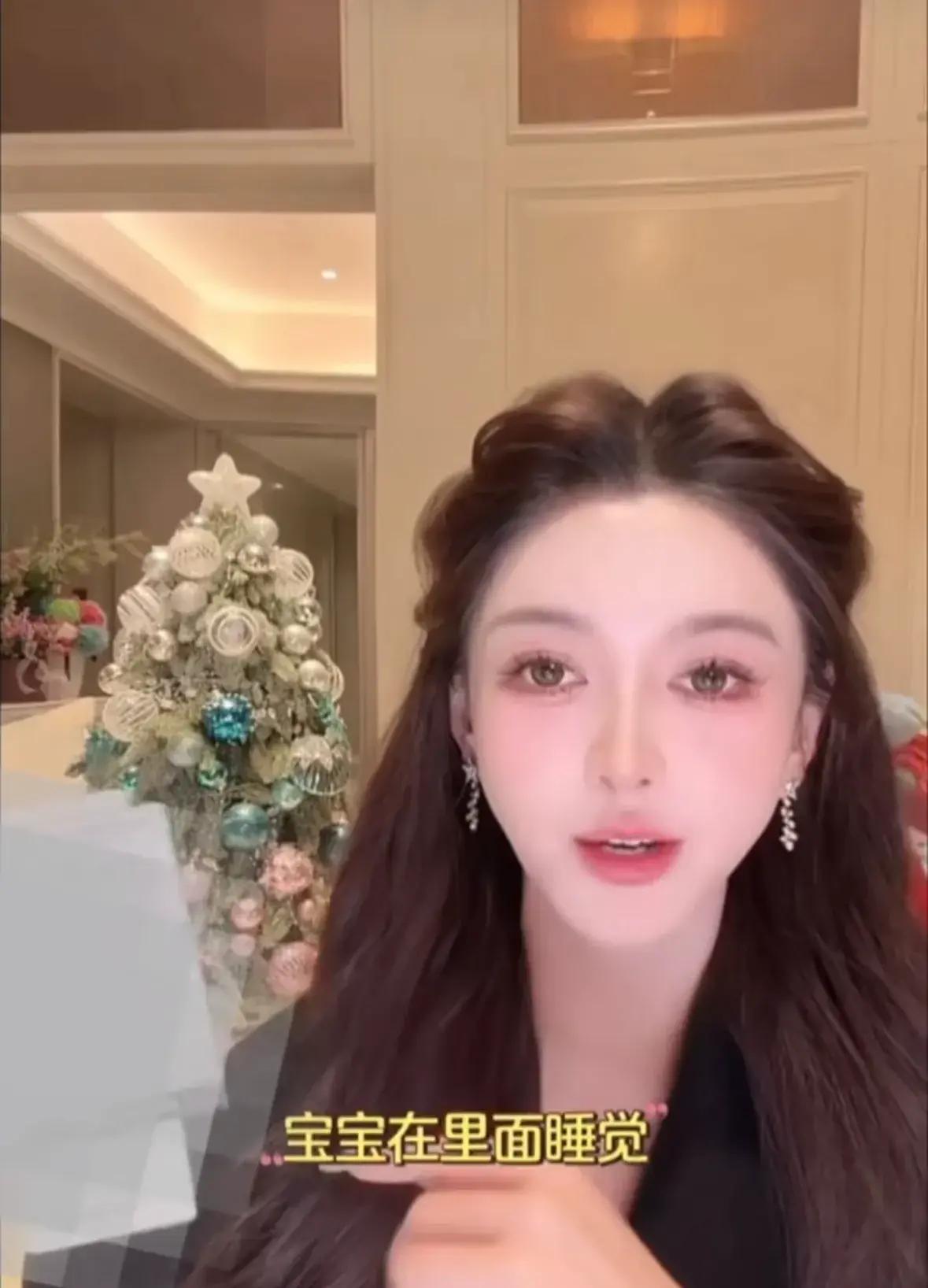 娱乐圈这潭水，总有新泡泡冒出来。最近叶珂直播带货，背景突然传来小宝宝的哭闹声，她