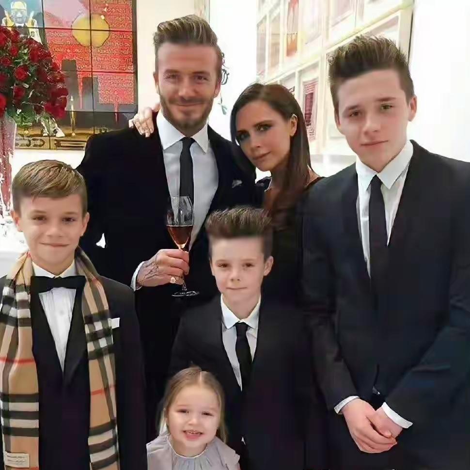 仔细看了贝克汉姆大儿子布鲁克林的小作文，真是越看疑问越大。第一就是妮可拉究竟做