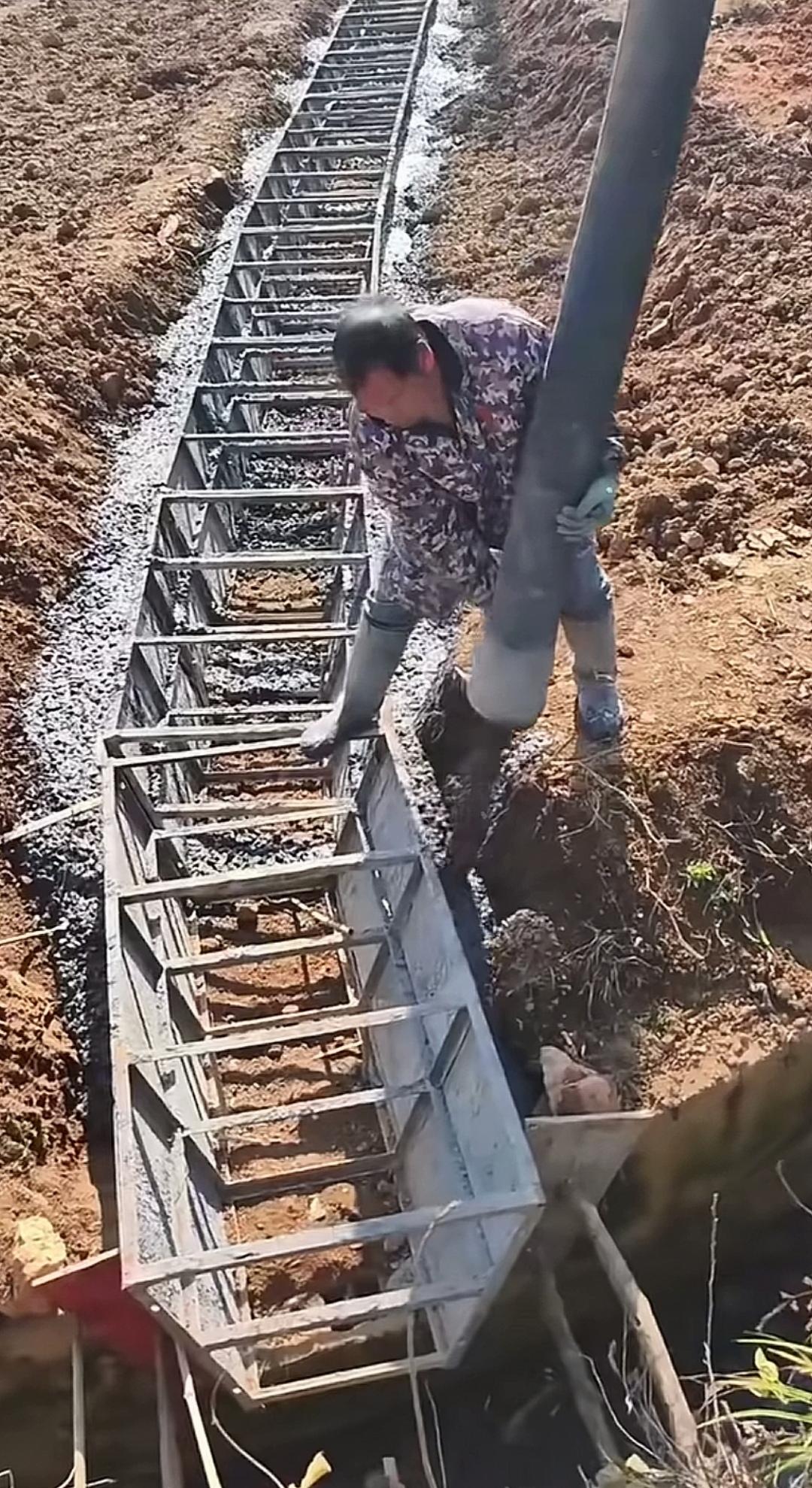 田间沟渠采用无筋浇筑工艺，真的能扛住土基下沉的影响吗？在田间直接用泵车浇筑沟渠