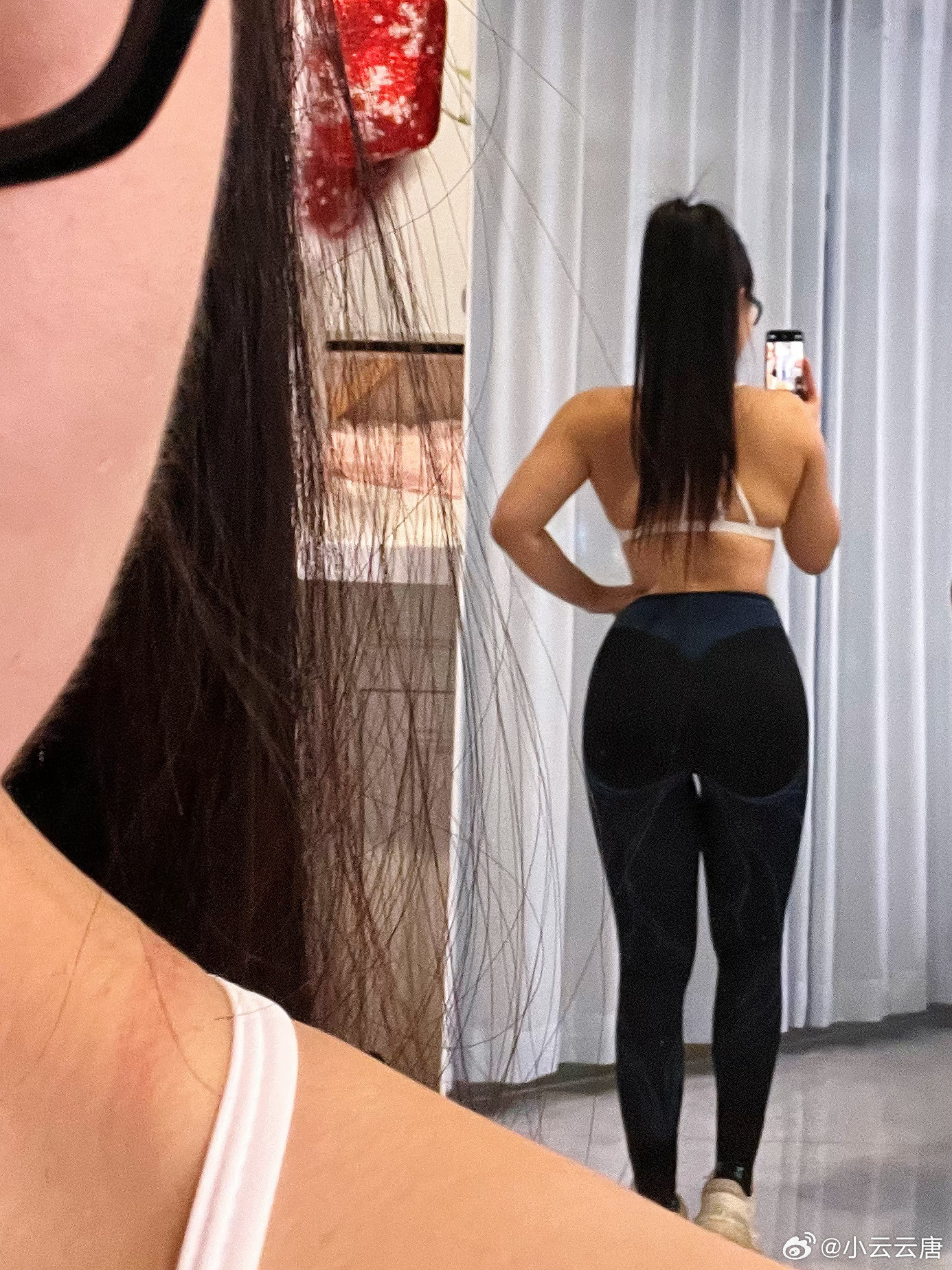 把头发扎起来了