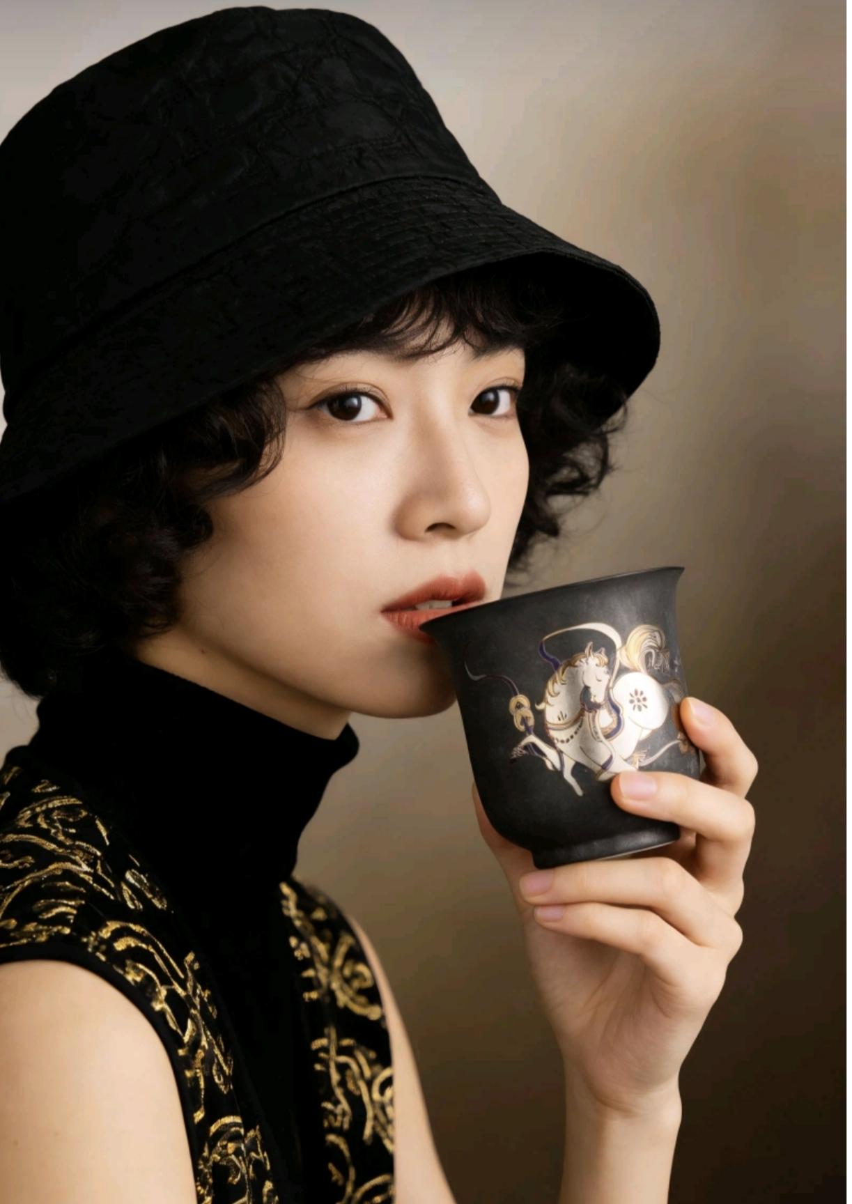 冬天戴帽子真能救命？医生揭秘5个超实用好处，家里有脑梗患者的赶紧看！天冷