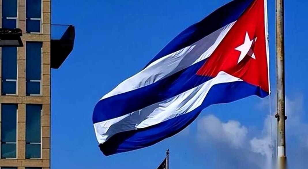 你知道吗？现在，就在这片蓝得不像话的加勒比海上，有73万桶油，正一刻不停地奔向一