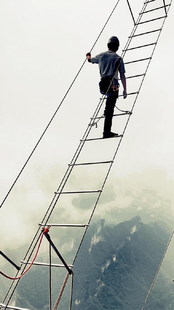 爬天梯看着腿就软了