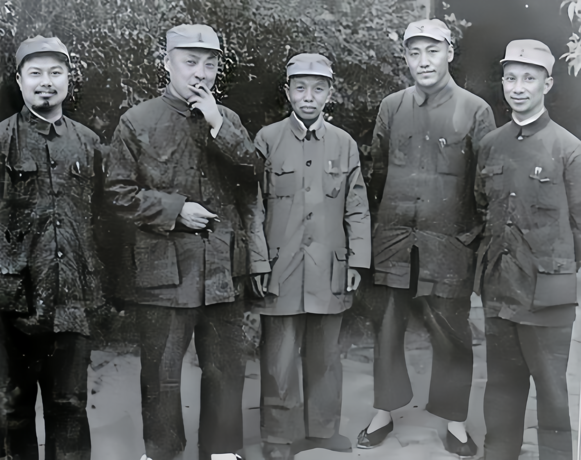 1956年，第一位进入政治局的第三野战军首长是谁？这个没有争议。在三野，陈毅是当