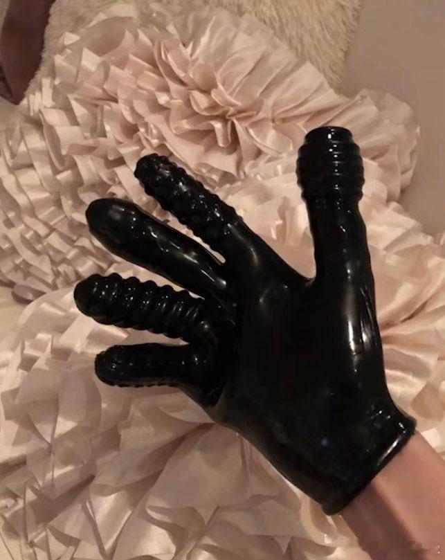 爱泼斯坦家中发现的手套爱泼斯坦案剩余文件被公布爱泼斯坦