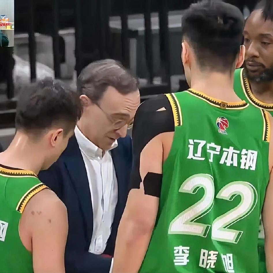 不知大家发现没有？乌戈自从执教以来与杨鸣最大不同的是乌戈放弃了两个人？没错！这