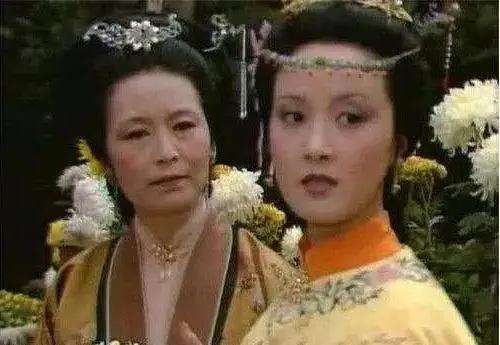 王夫人暗示王熙凤陷害林黛玉，凤姐却在关键时候，保护了林黛玉！很多人读这段都