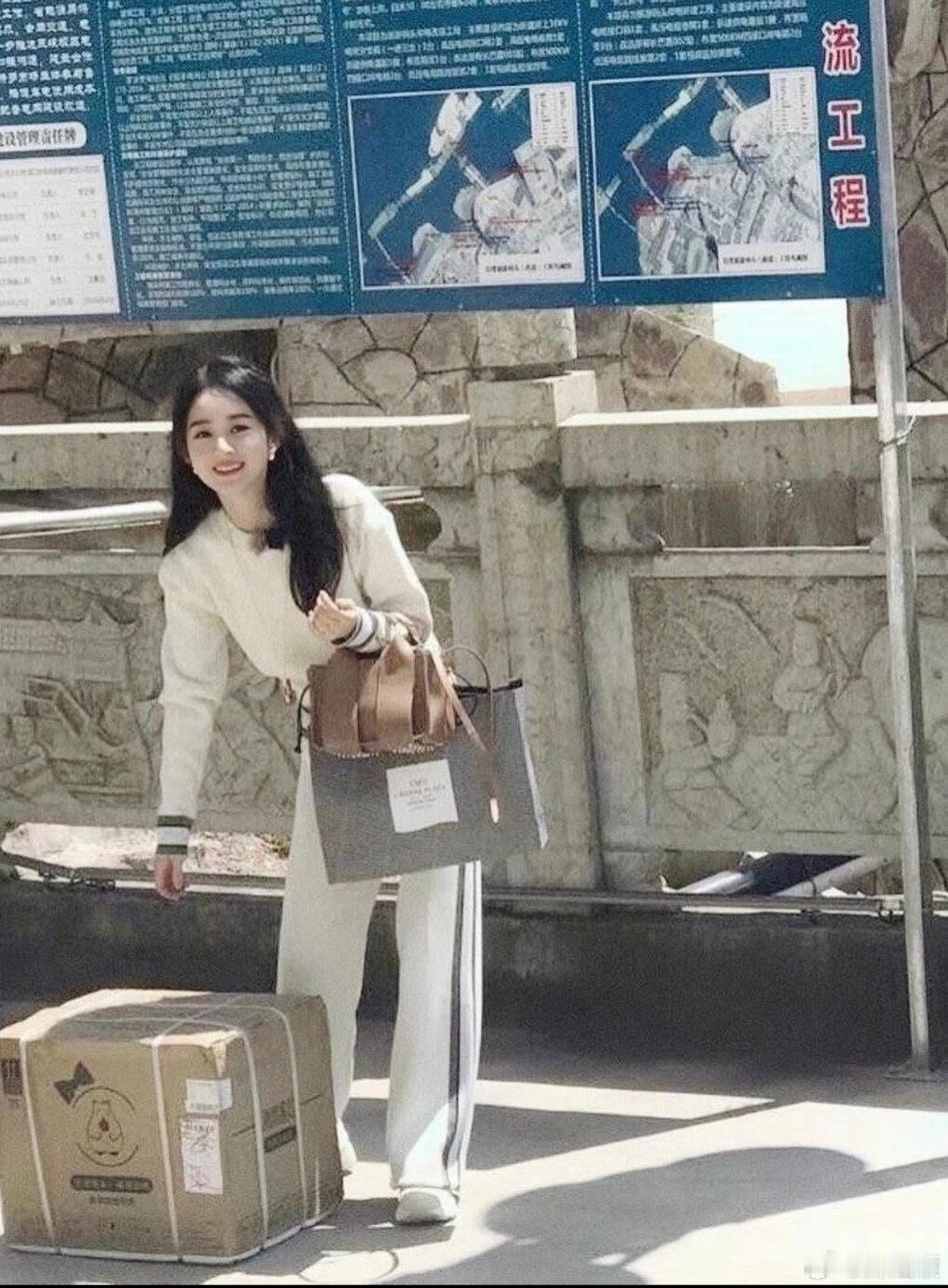 赵丽颖完全就是手拿把掐​​​