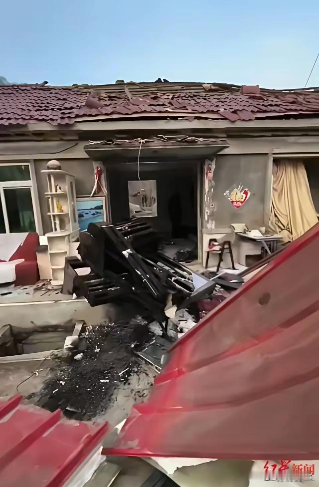 辽宁丹东市五龙背一个农户老夫妻1月18号凌晨五点钟起床，一开灯家里瞬间爆炸变成了