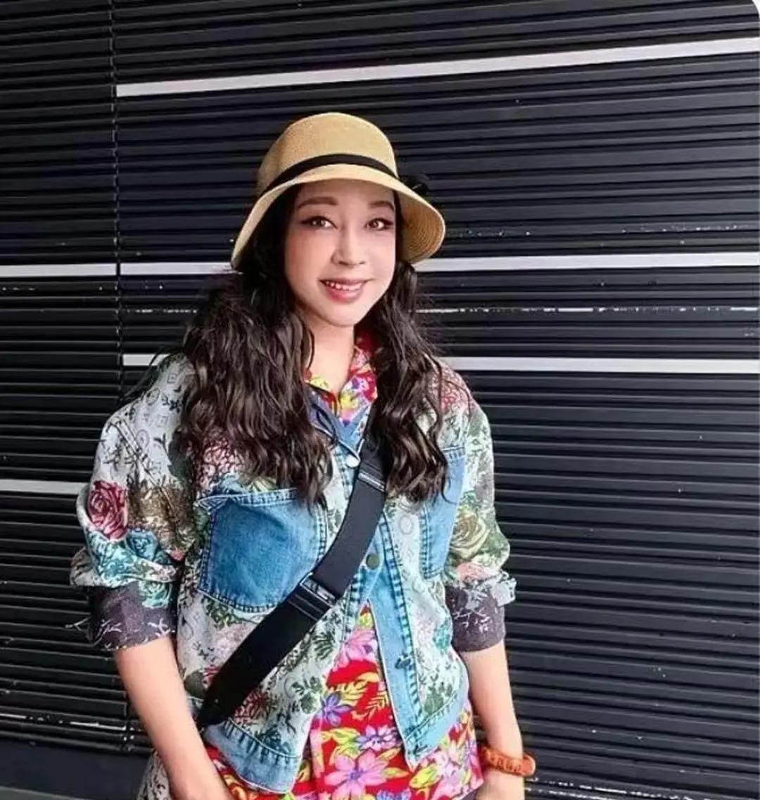 75岁，换男友了。不是开玩笑。刘晓庆刚刚亲口证实，和富商王晓玉那十年，根本没