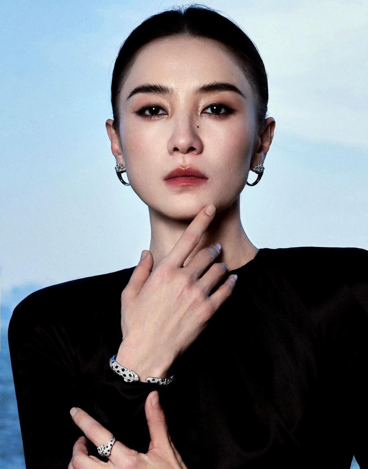 宋佳第30届上海电视节“白玉兰绽放”颁奖典礼我们最具魅力的YSL女