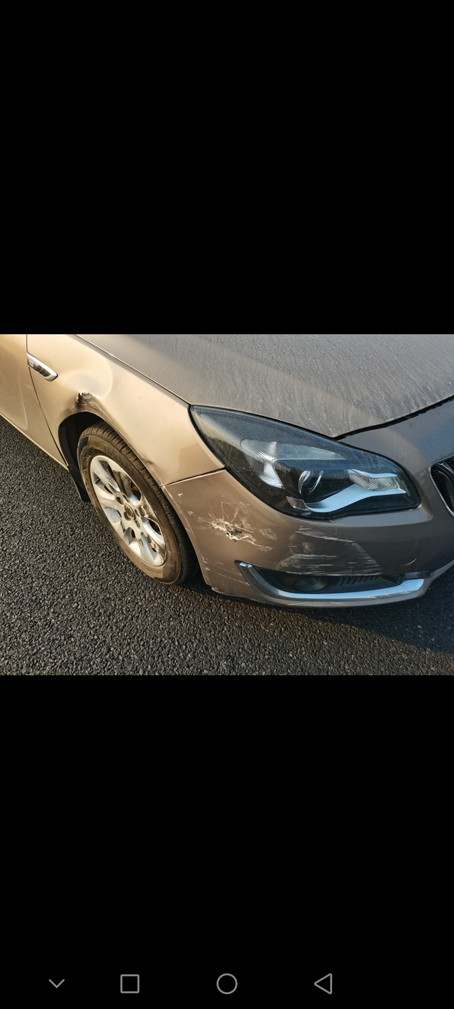 君威碰撞宝马7系16款君威，在高速一辆宝马7系从我右后方别我想超车，结果我躲闪