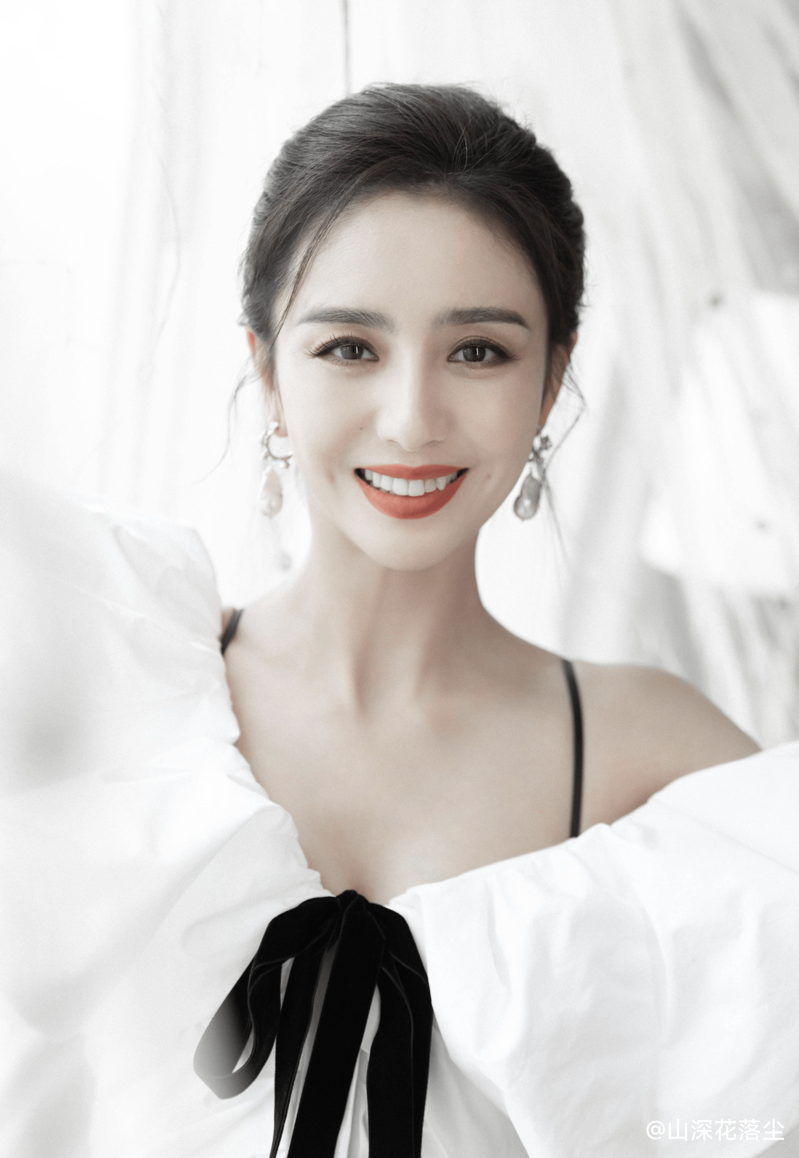 佟丽娅不再隐瞒！婚变真相曝光，阮巨处境太扎心😮‍💨近日《热浪之外2026》访谈上线✨，佟丽娅和鲁