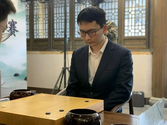 8日围棋赛事 丁浩完胜李轩豪 <em>杨鼎新</em>辜梓豪首胜 赵晨宇胜韩悍将