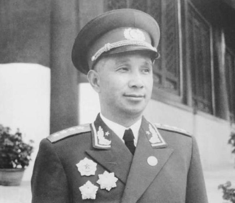 1948年的一个夜晚，抗日英雄阮英平被3个流氓打死，昔日上级粟裕在得此噩耗后，顿