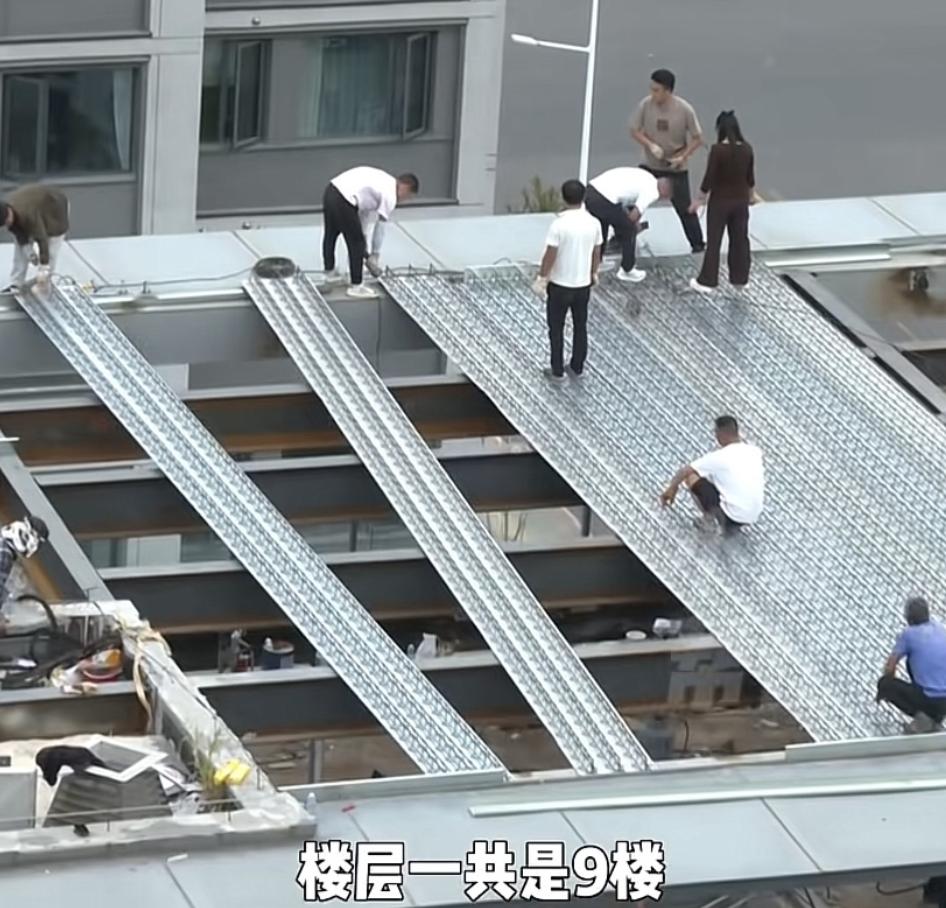 这业主真是疯了！河南周口一名买了9楼顶层的男子，胆大得没边儿，竟把整栋楼的公共天