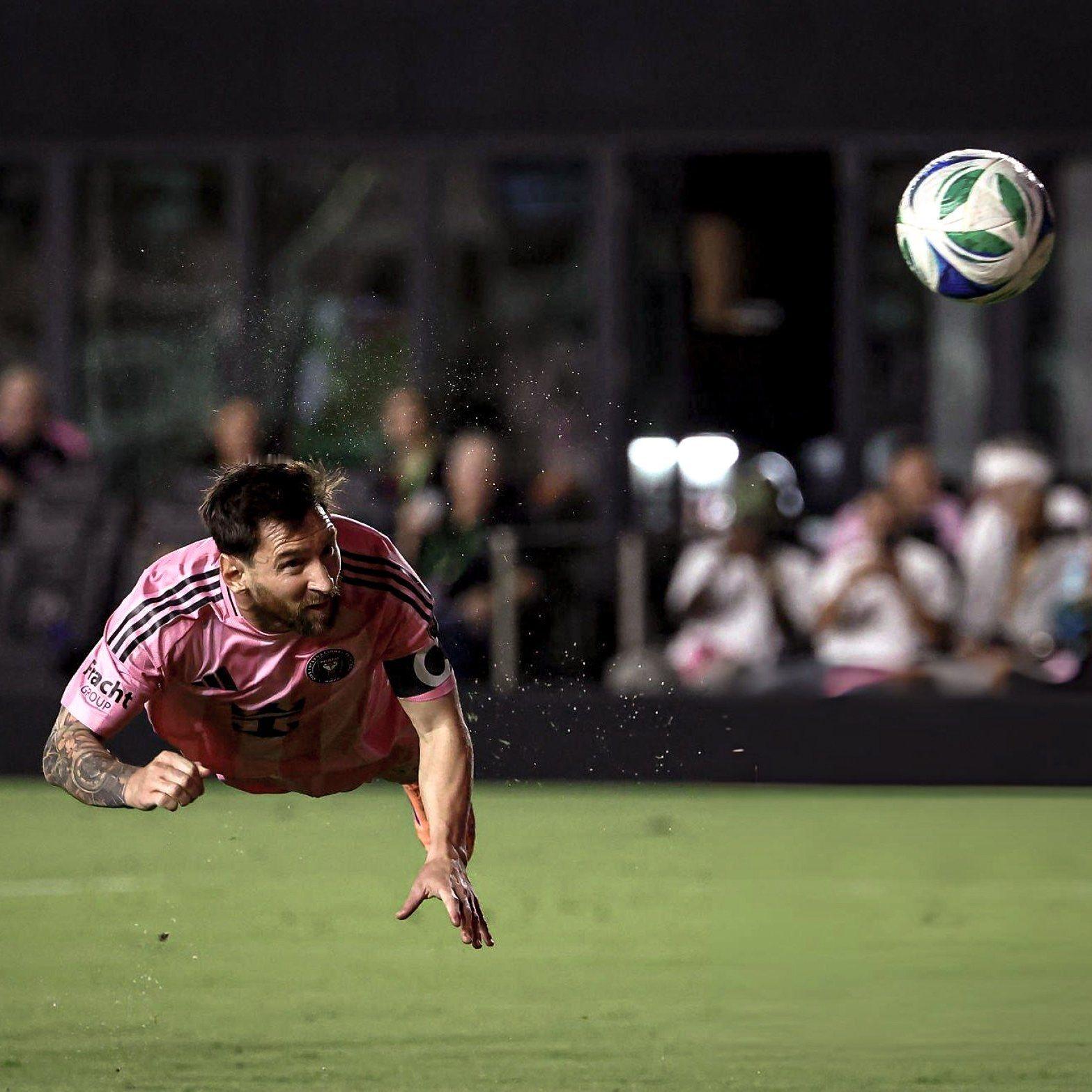 CRonaldo007梅西与迈阿密国际续约至2028年梅西足坛最大骗子