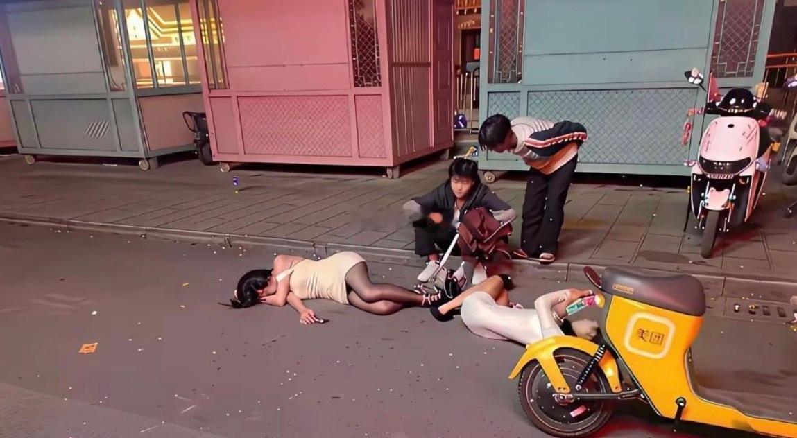 现在这小孩儿们可怎么办啊，一个个稚嫩的脸，哎……
