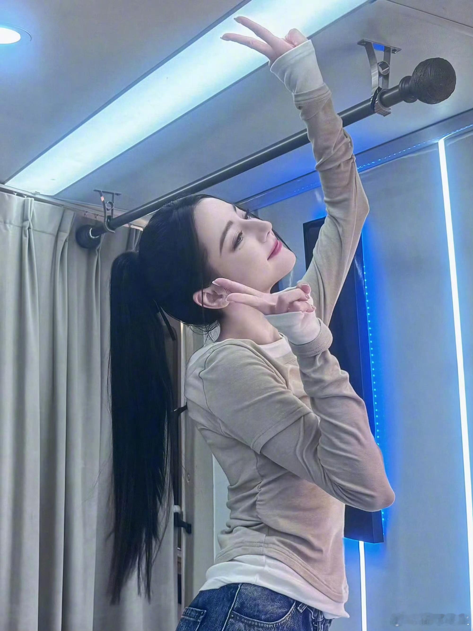 “如果你还没有见过迪丽热巴梳大光明高马尾（记得点开看你会被视觉爽到…”