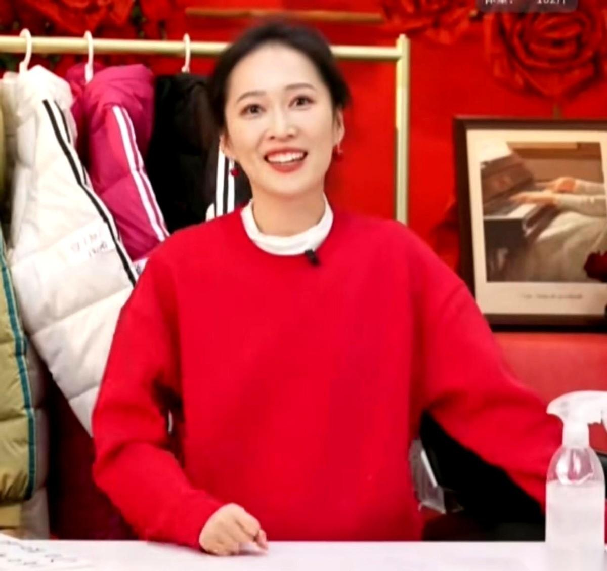 主播YOYO讲了件后怕的事，她说，就差那么一点，全公司就得把房顶掀了找她。前一