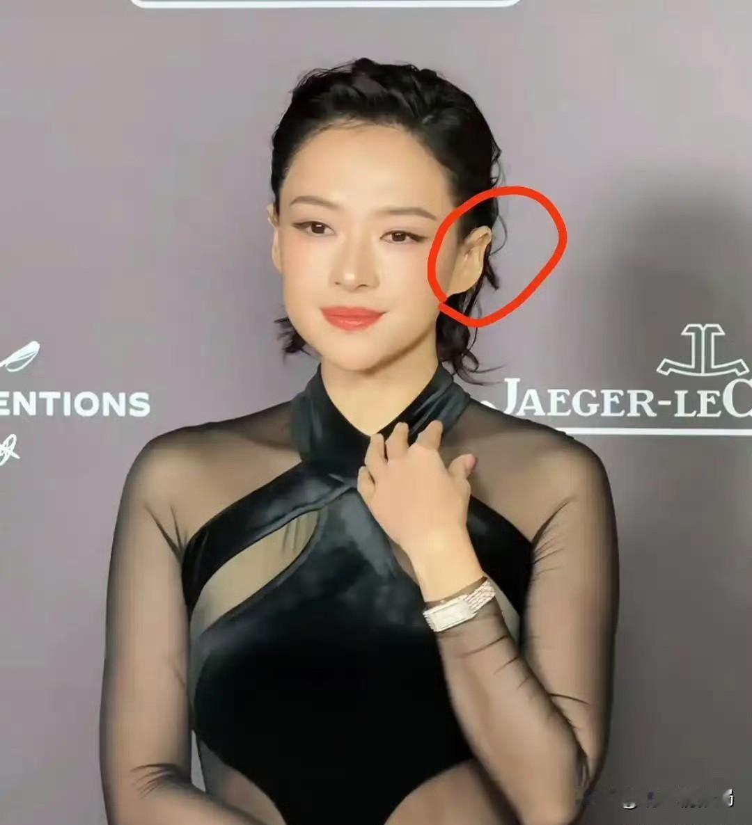 9月9日47岁章子怡出席活动遭到众多网友吐槽章子怡老了，我能接受章子怡