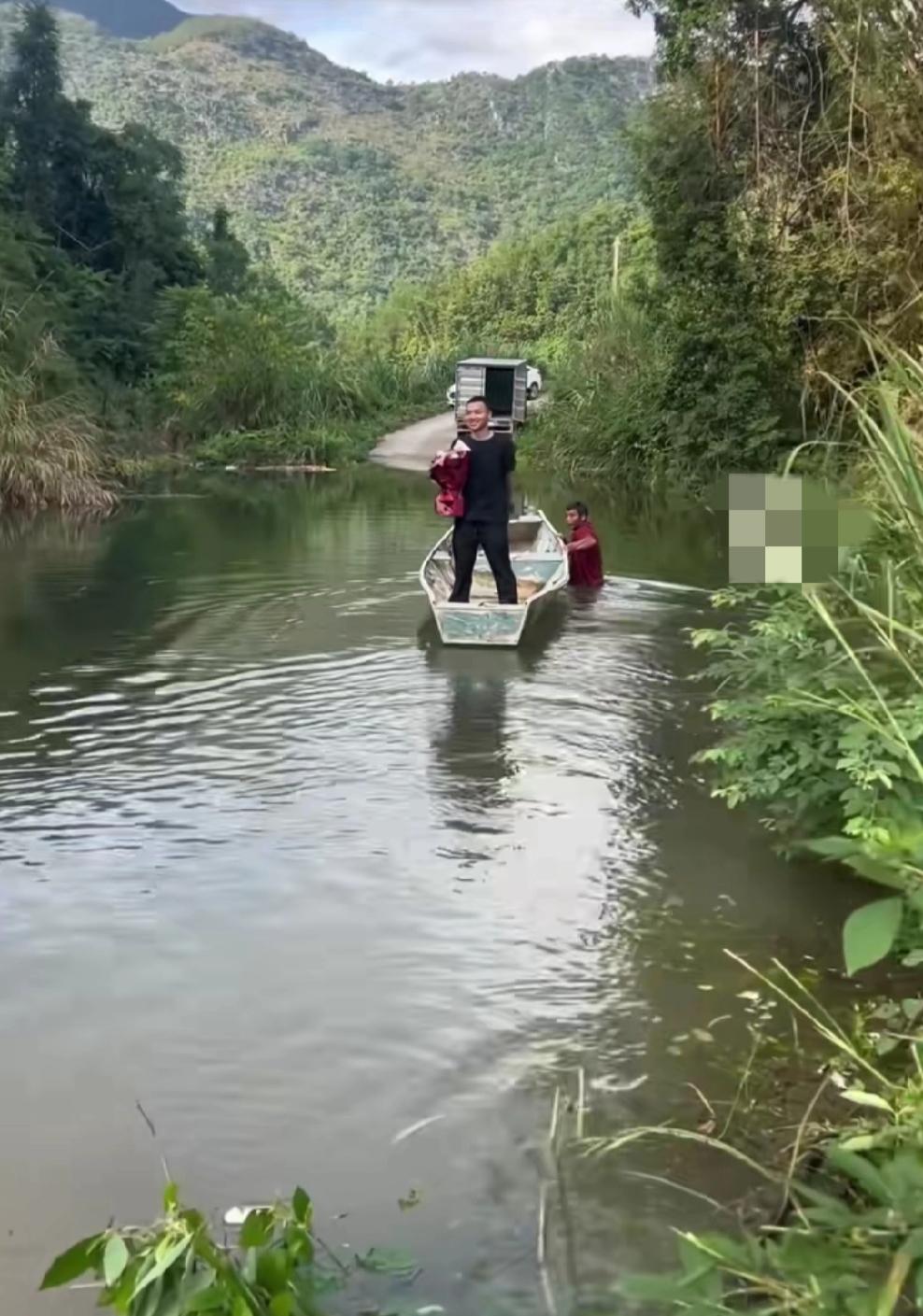 一人当兵，全村光荣！近日，广西一小伙响应号召去当兵，9月14日一村民回应，大