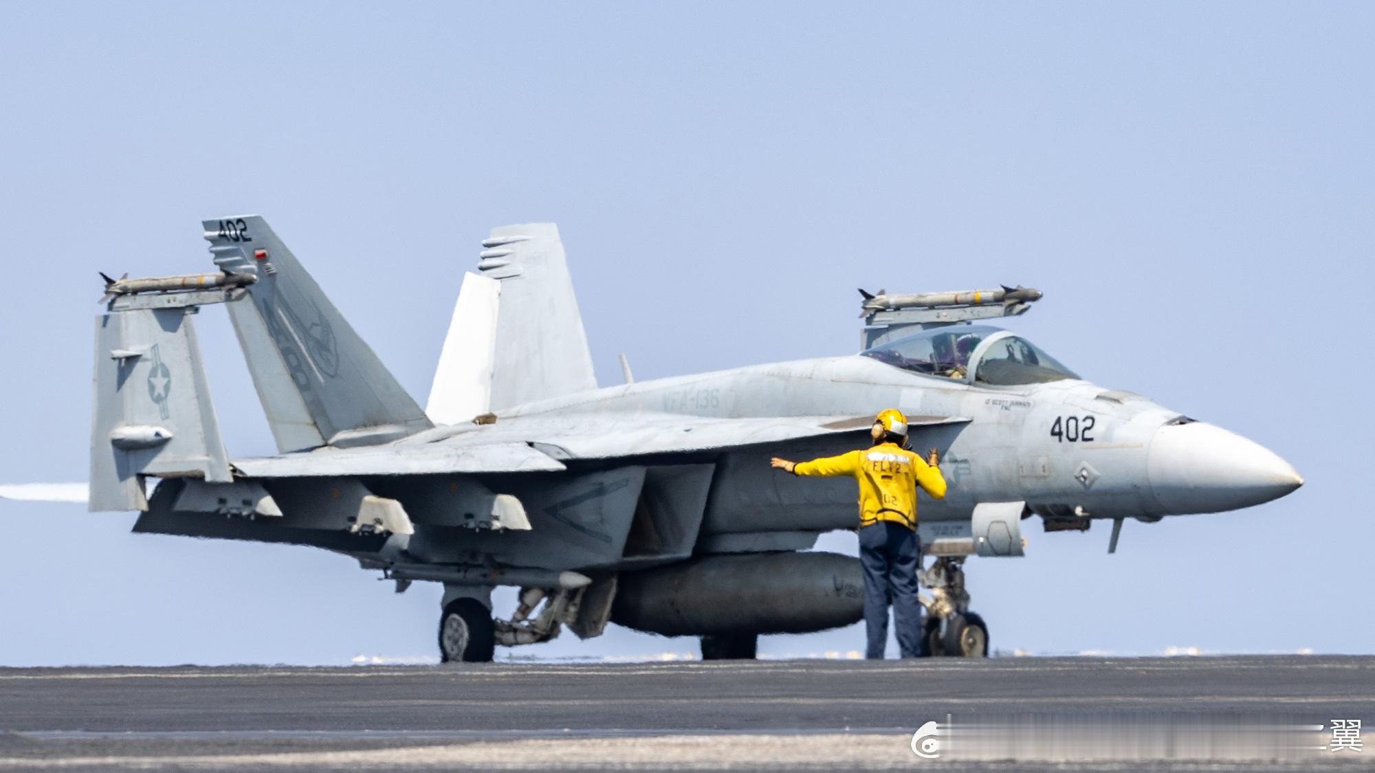美航母一战机坠海4月28日美国海军杜鲁门号航空母舰（CVN75）在红海行动