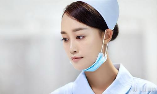 🔹2018年《快本》同台：新人与前辈的初见✅肖战：2016年出道，2018