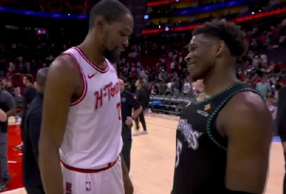 发现很多人没看明白窝火这场打森林狼防守不好的根因简单说就是外线防守人缺失，所