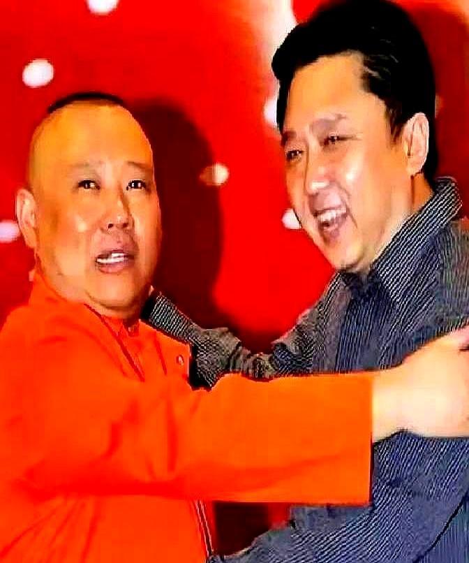 郭德纲扔过去的刀，换个人早就被扎懵了。可于谦呢，云淡风轻接住刀尖，反手还能