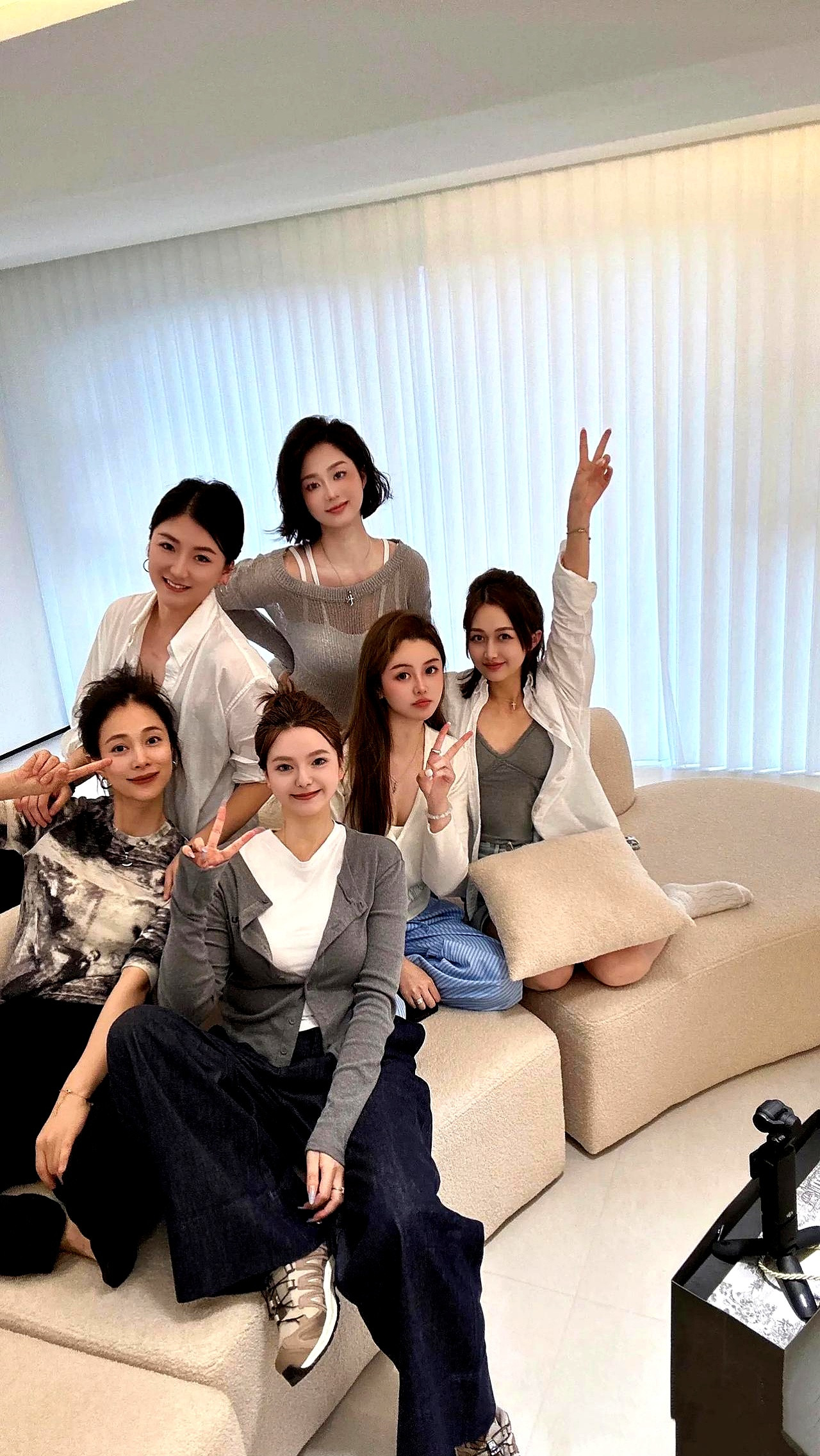 四个离婚女人，一场闺蜜聚会，一次灵魂拷问。她们关心的是我的婚姻，眼里看到的却是包