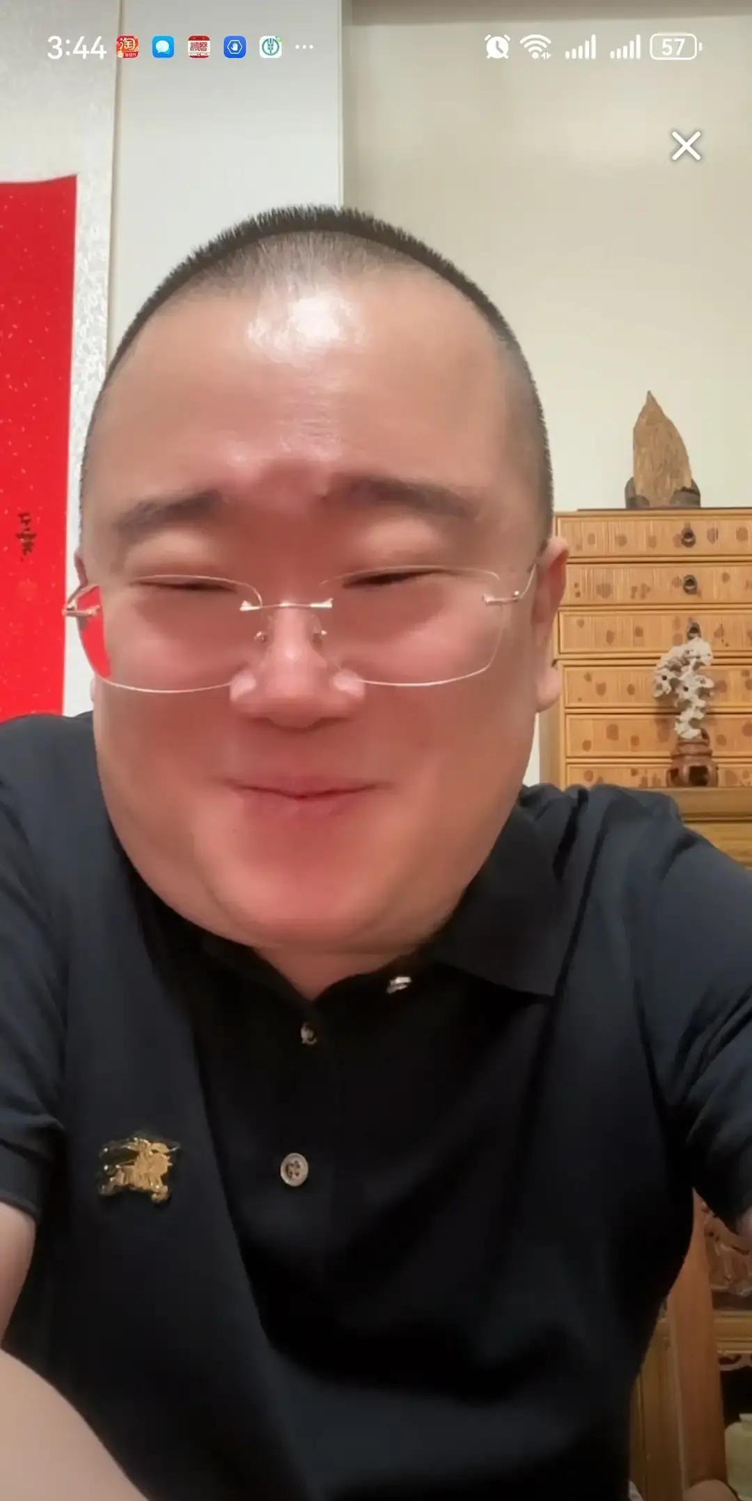 封箱演到大半，大泥突然拎包走人！观众炸锅齐吼退票，票根差点甩到郭德纲脸上戴九