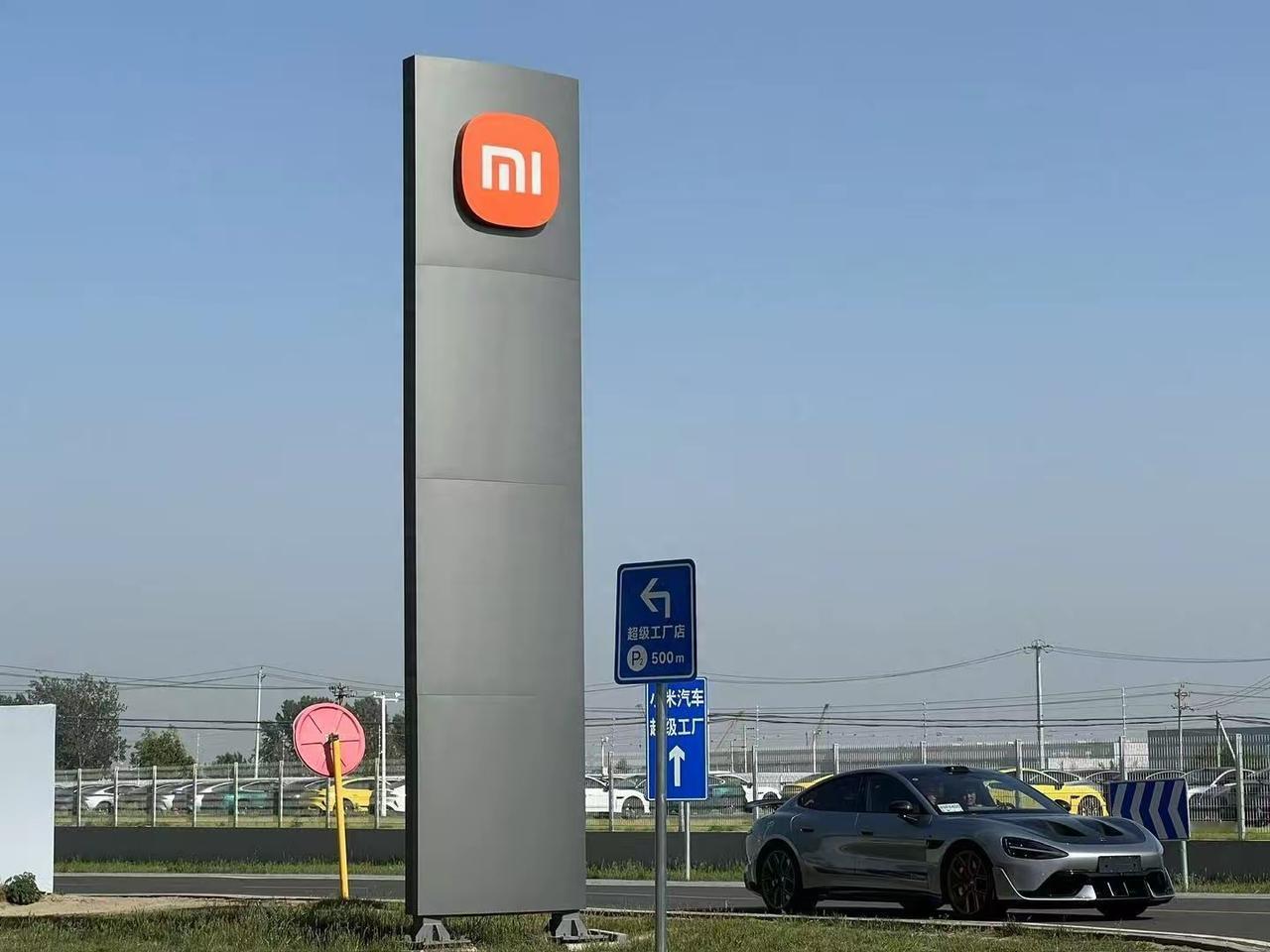 小米汽车三季度营收破280亿首次季度盈利：三季度小米汽车营收283亿元，销量1