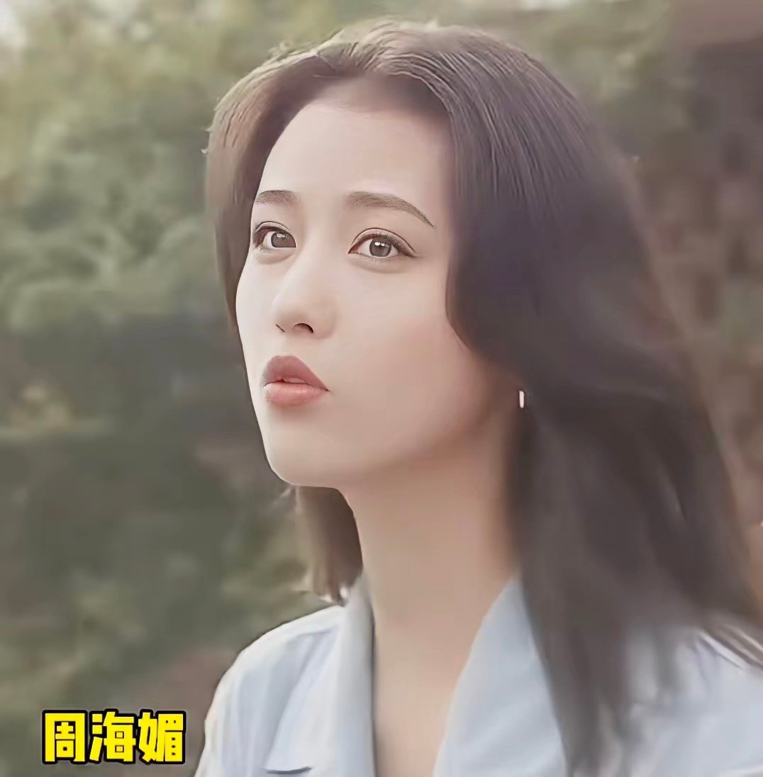 周海媚，李小冉和张柏芝，三人同样是21岁，你觉得谁更美呢？​