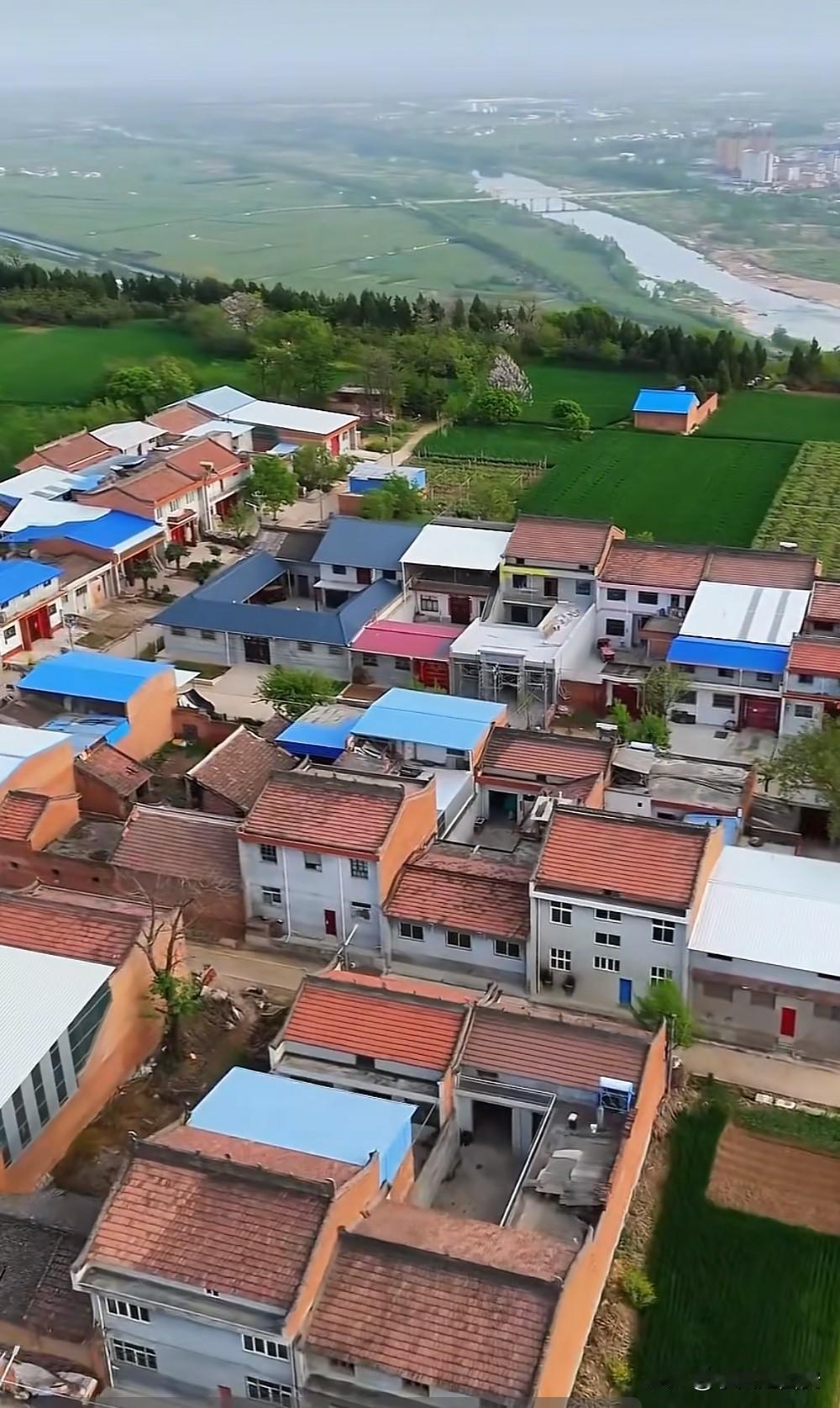 关中地区宝鸡农村与陕南地区汉中农村房屋呈现出完全不同的风格宝鸡农村的房子