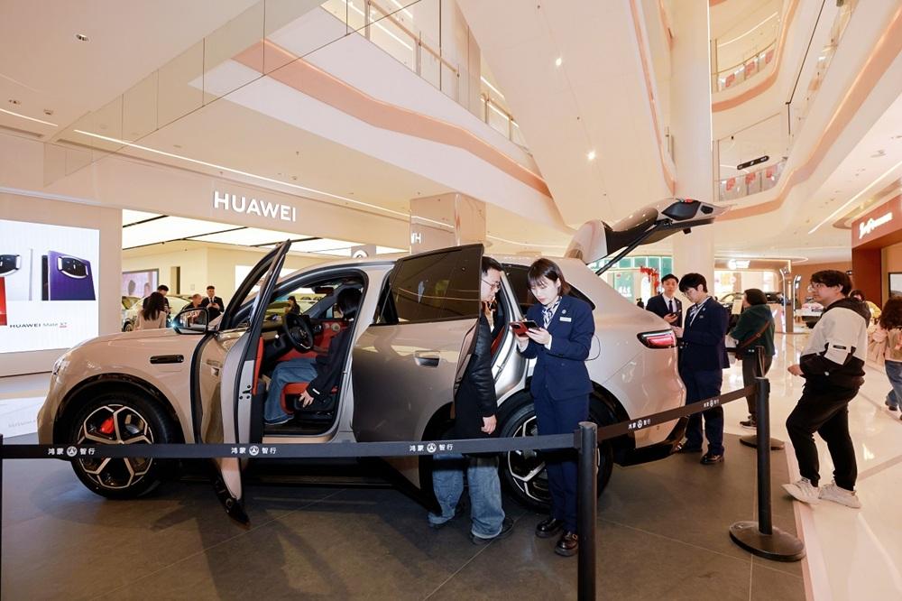 预售24小时突破60000台！问界M6把情绪价值拉满问界M6预售24小时订单突